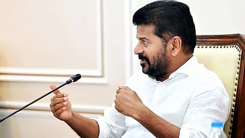തെലങ്കാന മുഖ്യമന്ത്രി രേവന്ത് റെഡ്ഡിക്കായി ആരാധകന് ക്ഷേത്രം പണിയുന്നു