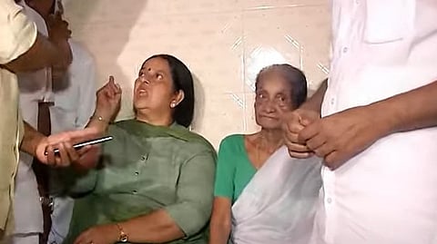 സരോജിനി എംഎല്എ ഉമ തോമസിനൊപ്പം