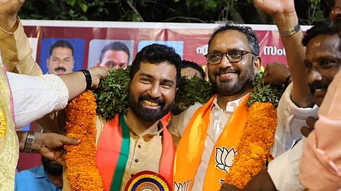 അനില് ആന്റണിയും കെ സുരേന്ദ്രനും