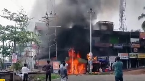 കടകളിൽ തീപിടിച്ചപ്പോൾ