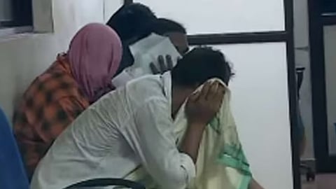 പ്രതികളെ സ്റ്റേഷനില് എത്തിച്ചപ്പോള്