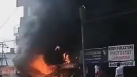 കോട്ടയം മെഡിക്കല് കോളജ് സ്വകാര്യ ബസ്റ്റാന്റിനുള്ളില് തീപിടിത്തം