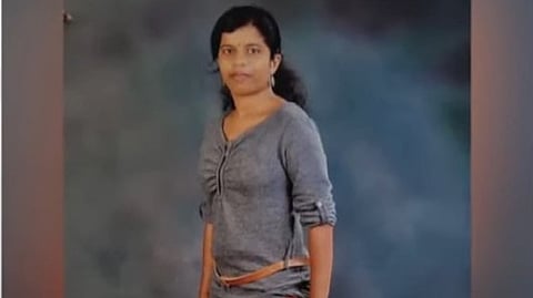 മലയാളികളായ ദമ്പതികളെയും സുഹൃത്തായ അധ്യാപികയെയും അരുണാചല് പ്രദേശിലെ ഹോട്ടലില് മരിച്ച നിലയില് കണ്ടെത്തി