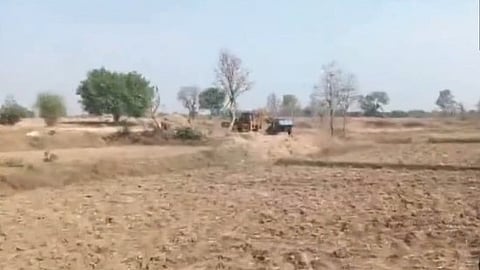 വാഹനത്തിന്റെ ഉടമയെ കണ്ടെത്തുന്നവര്ക്ക് പാരിതോഷികം പ്രഖ്യാപിച്ചിട്ടുണ്ട്