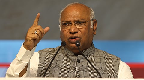 പാന് ‘ഇന്ത്യ’ നയിക്കാന് ഖാർഗെ:
പ്രതിസന്ധികളോട് പടവെട്ടി നേതാവായ ചരിത്രം