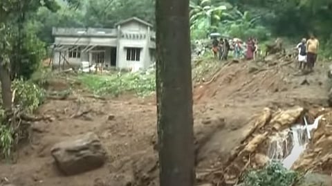 heavy rain in idukki landslides ause massive damage alert