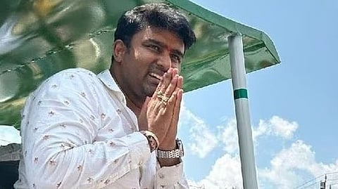 ഭീഷണിപ്പെടുത്തി യുവാവിനെ പീഡിപ്പിച്ചു, പ്രജ്ജ്വല് രേവണ്ണയുടെ സഹോദരനെതിരെയും കേസ്
