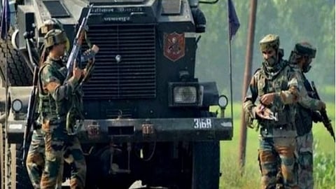 4 soldiers killed