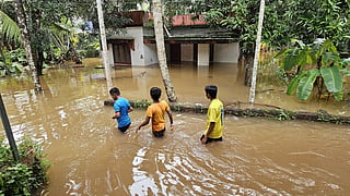 മഴയെത്തുടർന്ന് കോഴിക്കോട് പാലാഴിയിൽ വീടുകൾ വെള്ളത്തിൽ