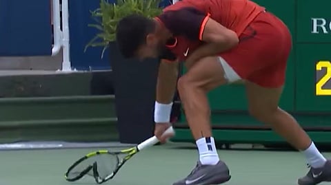 Carlos Alacaraz shatters racket