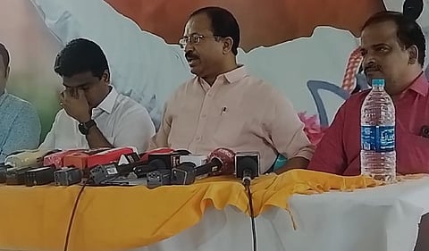 V Muraleedharan