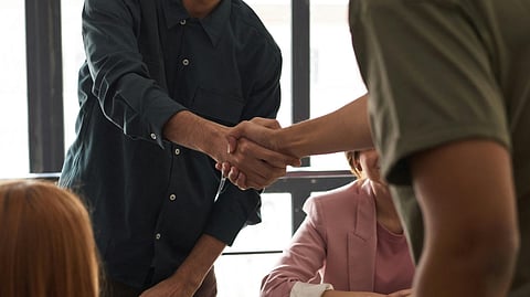 shakehands