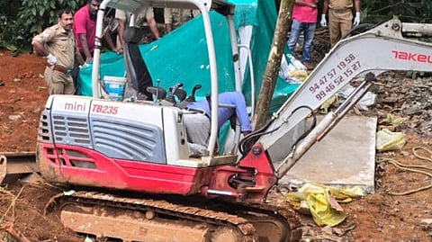 head stuck in jcb; A tragic end for the house owner in Pala