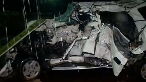 അപകടത്തില് തകര്ന്ന കാര്
