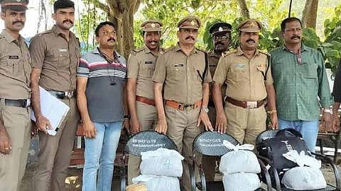 രപ്തി സാഗറില് നിന്നും പിടിച്ചെടുത്ത കഞ്ചാവ്
