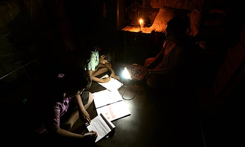 വര്ധന ഹൈവോള്ട്ടേജില്; വൈദ്യുതി നിരക്ക് കൂടുമ്പോള് ജനങ്ങള്ക്ക് ഇരുട്ടടി