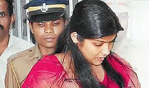 2009 നവംബര് ഏഴിനാണു ഷെറിന്റെ ഭര്ത്തൃപിതാവ് ഭാസ്കര കാരണവര് കൊല്ലപ്പെട്ടത്.