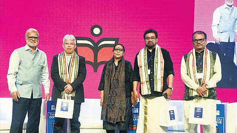 ന്യൂ ഇന്ത്യന് എക്സ്പ്രസ് എഡിറ്റോറിയല് ഡയറക്ടര് പ്രഭു ചൗള, എം പി അംഗോച ബിമോള് അകോയിജം, എഡിറ്റര് സാന്ത്വാന ഭട്ടാചാര്യ, ജോണ് ബ്രിട്ടാസ്, ഡോ. ആര് എന് ബെഹ്റ എന്നിവര്