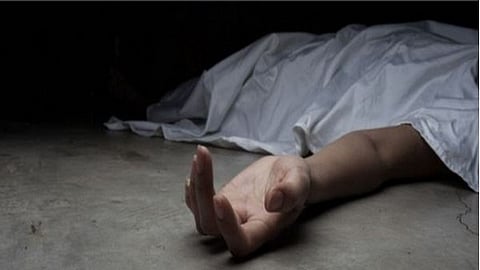 Depressed over mother''s death, two daughters live with woman''s dead body for nine days