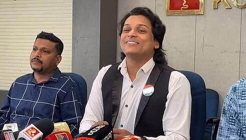 രാഹുല് ഈശ്വര് വാര്ത്താ സമ്മേളനത്തിനിടെ