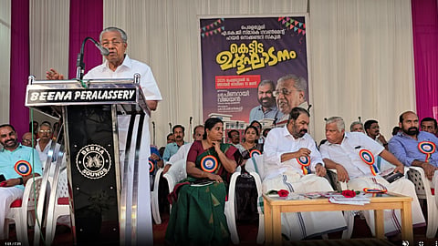 Chief Minister inagurates the new building of the school he studied - Video