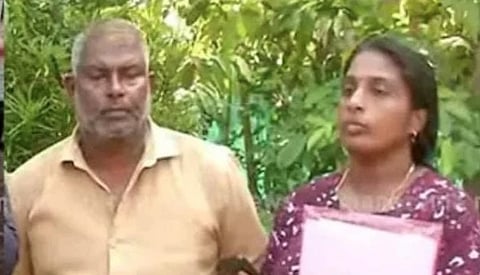 husband and wife thrashed for not givin pickle
