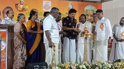 പൊയ്ക്കാട്ടുശ്ശേരി എന്എസ്എസ് കരയോഗത്തിന്റെ അപകട ഇന്ഷുറന്സ് പദ്ധതിയുടേയും വെബ് സൈറ്റിന്റേയും ഉദ്ഘാടനം നിര്വ്വഹിക്കുന്ന മന്ത്രി കെ ബി ഗണേഷ് കുമാര്