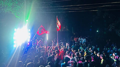 Che Guevara's flag and revolutionary song