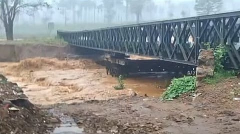 Cracks near pillars: Bailey bridge closed in Wayanad