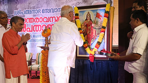 Governor pays floral tributes to the Bharatamba photo