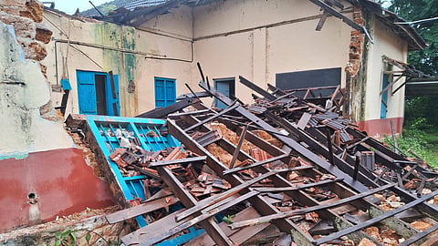 Kadammanitta school building collapsed