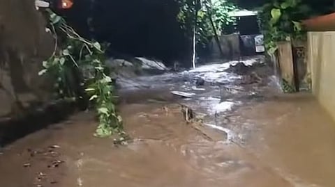 water tank collapsed in Thammanam kochi