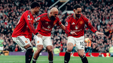 Manchester United players celebrate victory