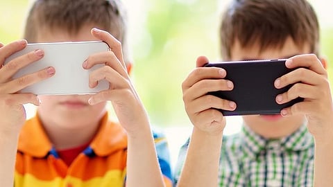 children using mobile
