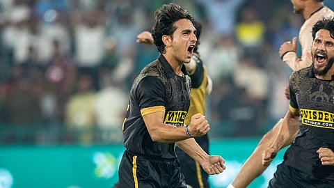 Pakistan Pacer Hunain Shah wixket celebration