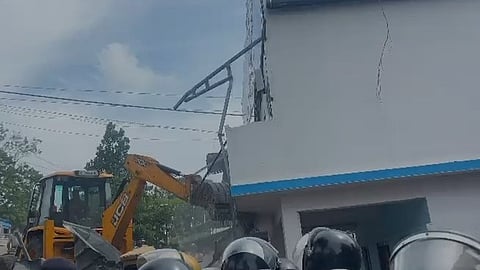 Idukki Owners start demolishing 56 buildings