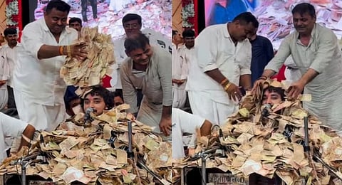 Gujarati Folk Singer Continues Singing As Devotees Rain Lakhs on Him,