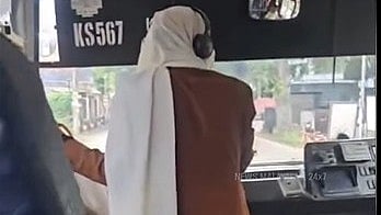 A woman broke a KSRTC superfast bus window using an emergency hammer