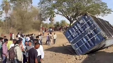 Tragic road accident on the Mumbai-Ahmedabad National Highway in Maharashtra