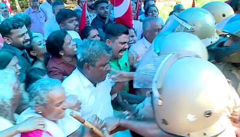 Scheduled Caste families protest eviction in Malayidamthuruth