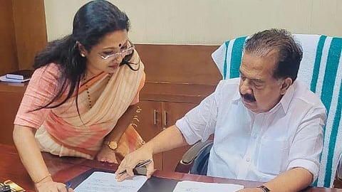 Deepthi mary varghese, Ramesh Chennithala