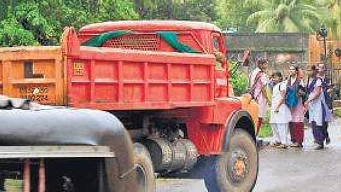 Tipper lorry