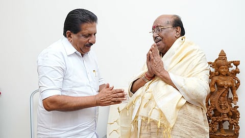 Mons Joseph visits Vellappally Natesan at home; Vellappally says he is a good role model