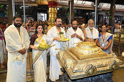 A gold crown weighing around 25 sovereigns was offered as an oblation to Lord Guruvayurappan