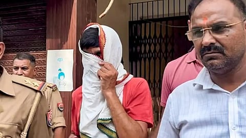 Money found in socks and clothes! CCTV footage of robbery in Ayodhya found