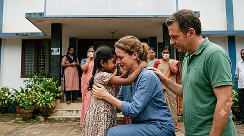 The emotional farewell of a 7-year-old girl adopted by an Italian couple