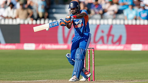 Shreyas Iyers fighting 80 helps India