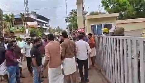 Death of a one and a half year old boy: Widespread protest in front of Payyannur BMH Hospital