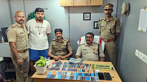 Gujarat native detained with 216 credit cards at Valayar