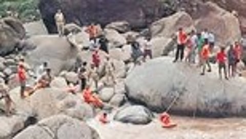 Officials carrying out rescue operations at Kodenchery on Tuesday